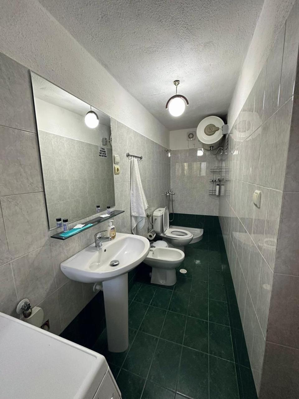 Geri Guesthouse จีโรคาสเตอร์ ภายนอก รูปภาพ