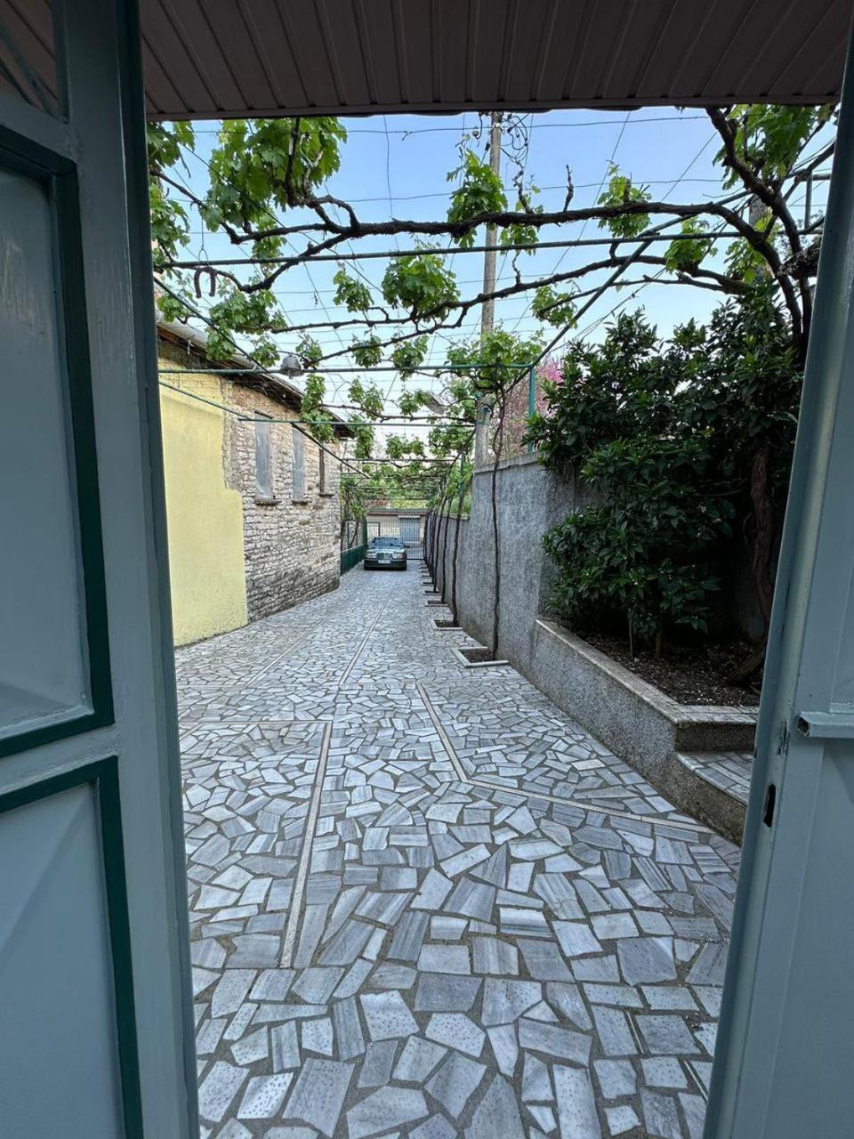 Geri Guesthouse จีโรคาสเตอร์ ภายนอก รูปภาพ